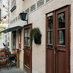 Boutique Apt For 4-6 At Mq