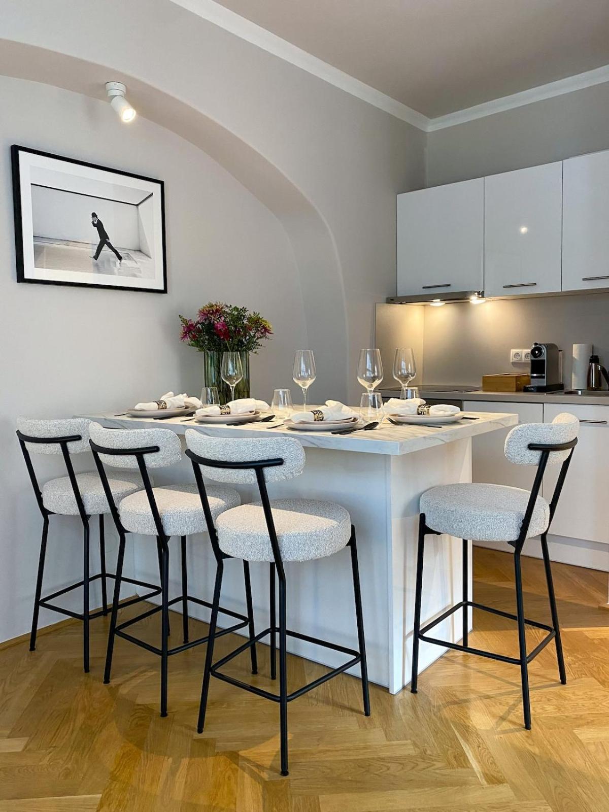 Apartment Boutique For 4-6 At Mq
